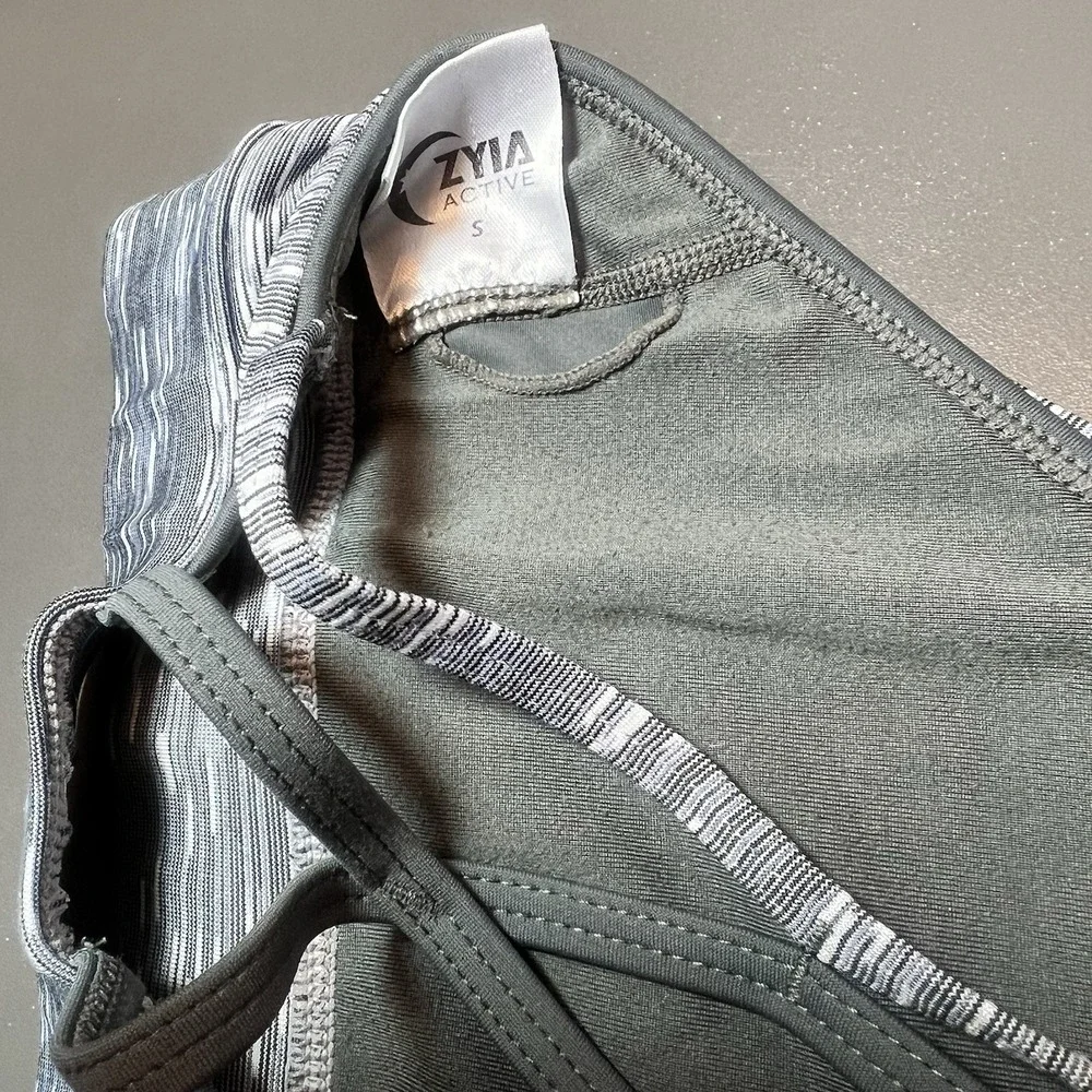 Zyia Light n Tight Strappy sports Bra Woman size Small Gray Gym‎ Yoga